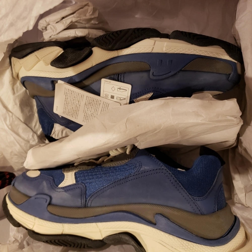 Balenciaga triple s trainer